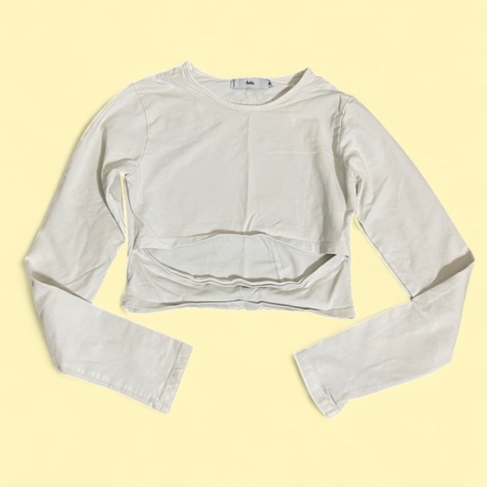 Adika Long Sleeve Crop Top With Exposed Stomach